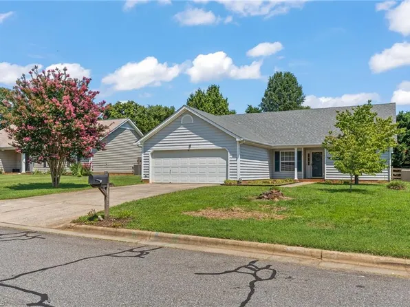 517 Pecan Ridge Cir, Kernersville, NC 27284