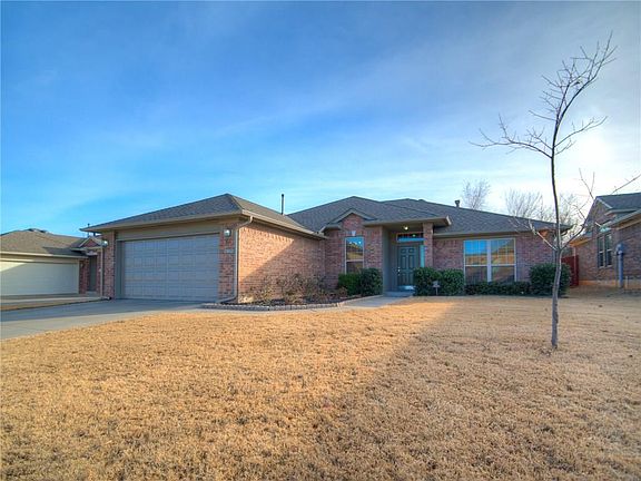 2nd image of 2412 Lone Oak Dr