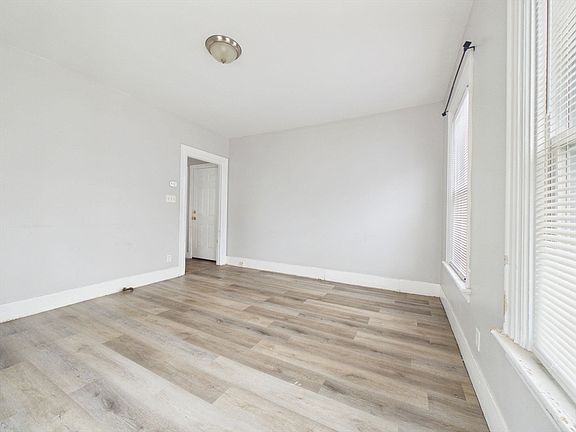 5th image of 92 Rockland St