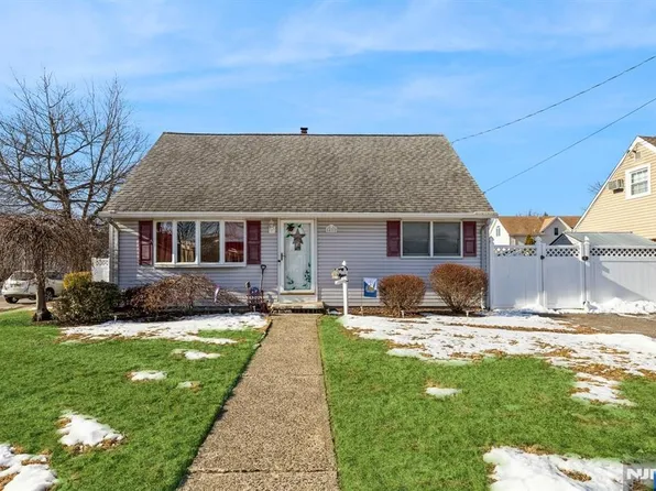 411 Hilda Ter, Saddle Brook, NJ 07663