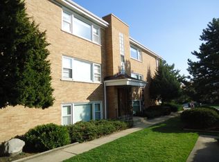 8902 N Wisner St, Niles, IL 60714