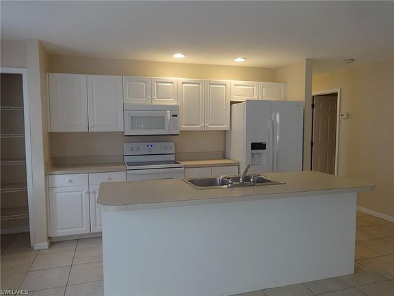 4th image of 227 SE 23rd Pl