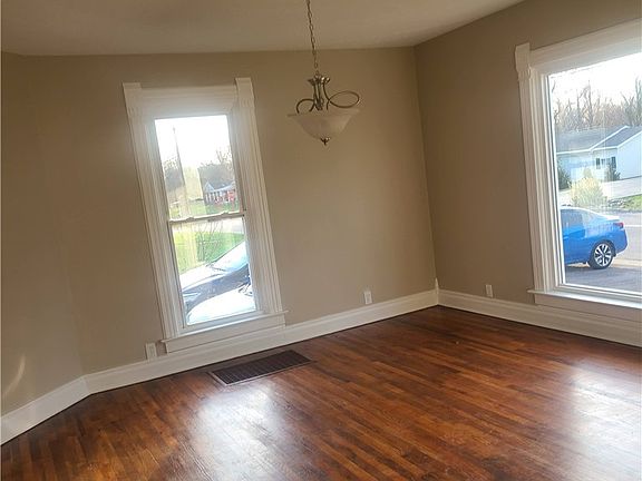 5th image of 143 W Fancy St