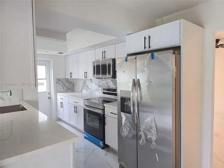 1141 SW 8th Ter — Photo 3