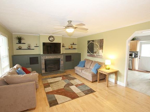 3rd image of 1003 Sheila Ct