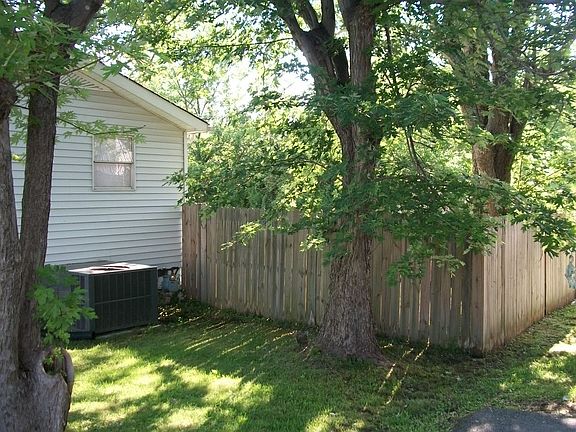 private back yard/fenced