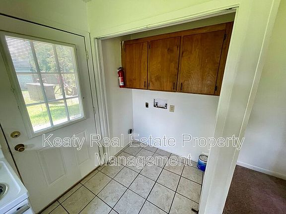 5th image of 125 Country Ln APT A