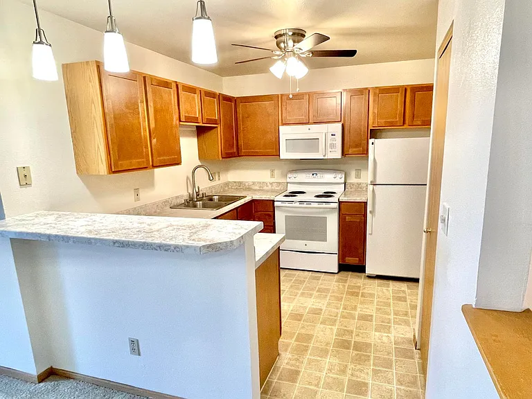 Stone Creek Apartments — Photo 46