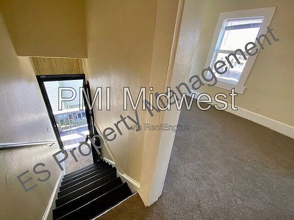 4th image of 447 E Jefferson St APT 3