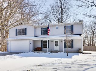 6 Scenic Point, Bloomington, IL 61701