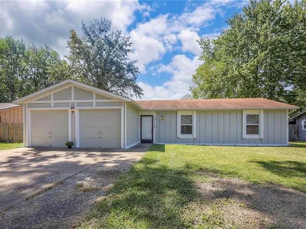 14110 S Summertree Ln, Olathe, KS 66062