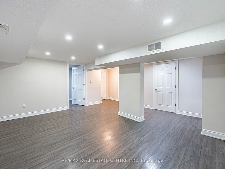 2 Milner Rd #BASEMENT — Photo 10