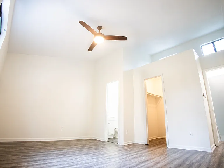 194 Parkbrook Cir — Photo 21