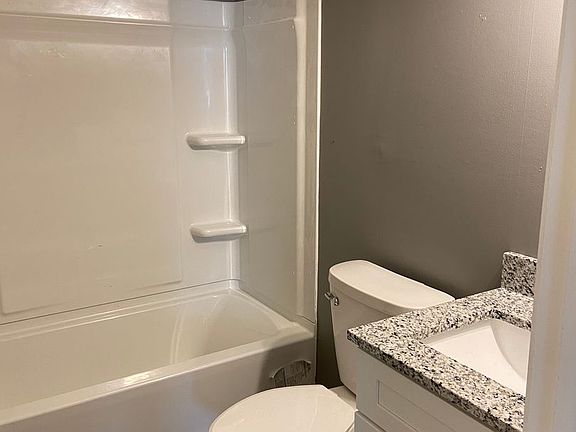4th image of 4071-4083 Broadway #4071