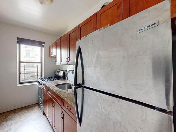 4th image of 160 Beach 117 St #3C