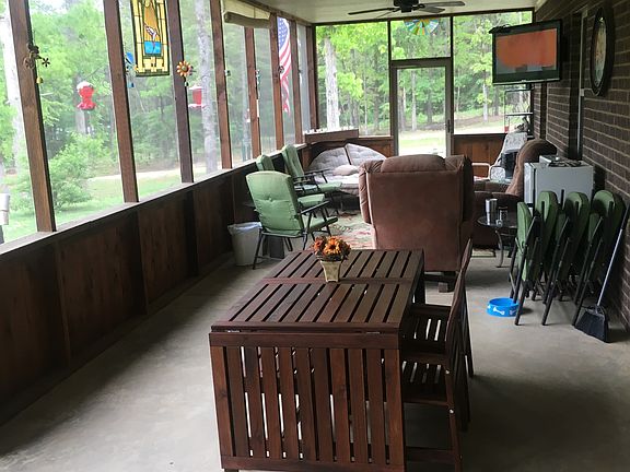 Screened in porch 