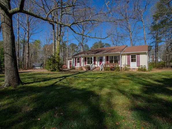 3647 N Woodland Cir, Quinton, VA 23141