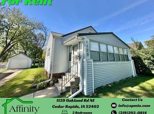 1139 Oakland Rd NE, Cedar Rapids, IA 52402