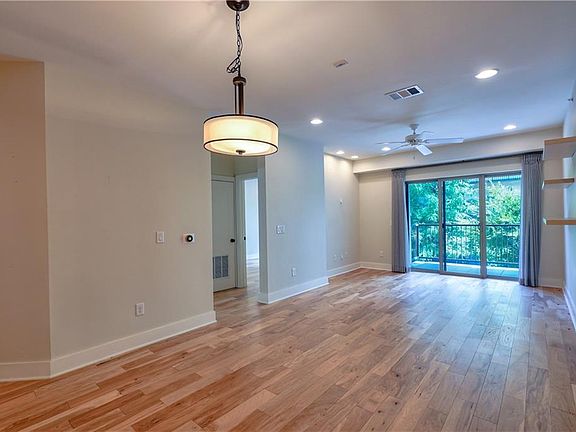 5th image of 908 Nueces St Unit 27