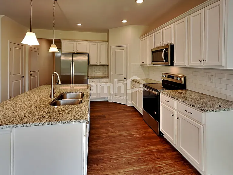 1002 Merlot Ct — Photo 3