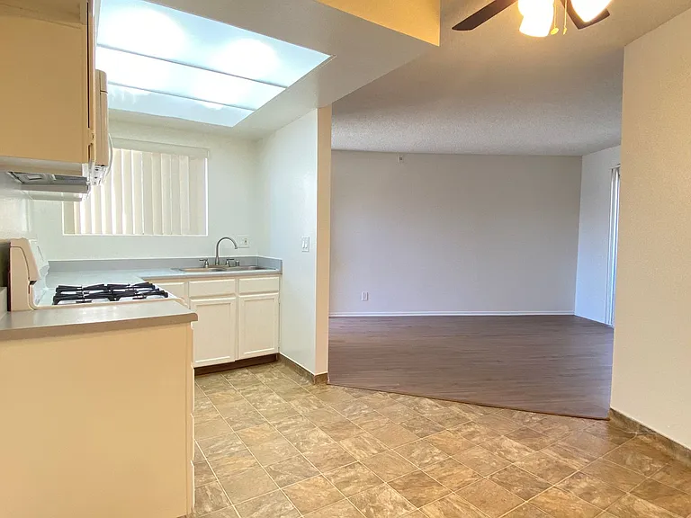 Farmdale Court Apartments — Photo 21