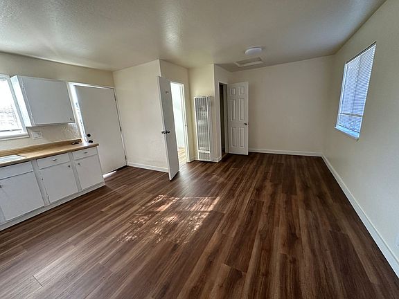 4th image of 881 Emory Ave #A