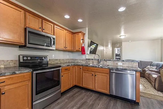 3330 W Tribute St — Photo 10