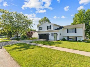 203 W Dougherty Dr, Lone Tree, IA 52755
