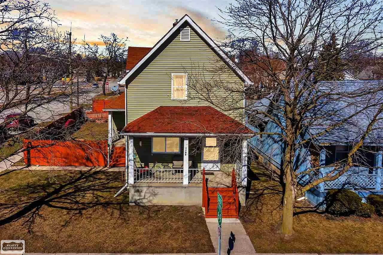 1133 Oak St photo 1