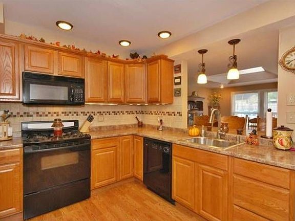 Kitchen other view