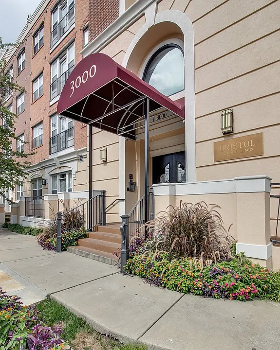 3000 Vanderbilt Pl #421