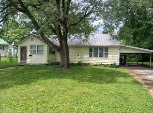 902 S Fair St, Olney, IL 62450