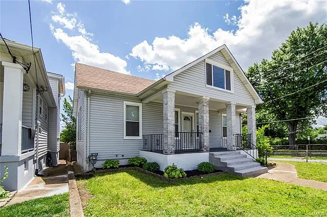 160 W Holden Ave photo 1