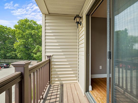 5th image of 196 Old River Rd APT 5F