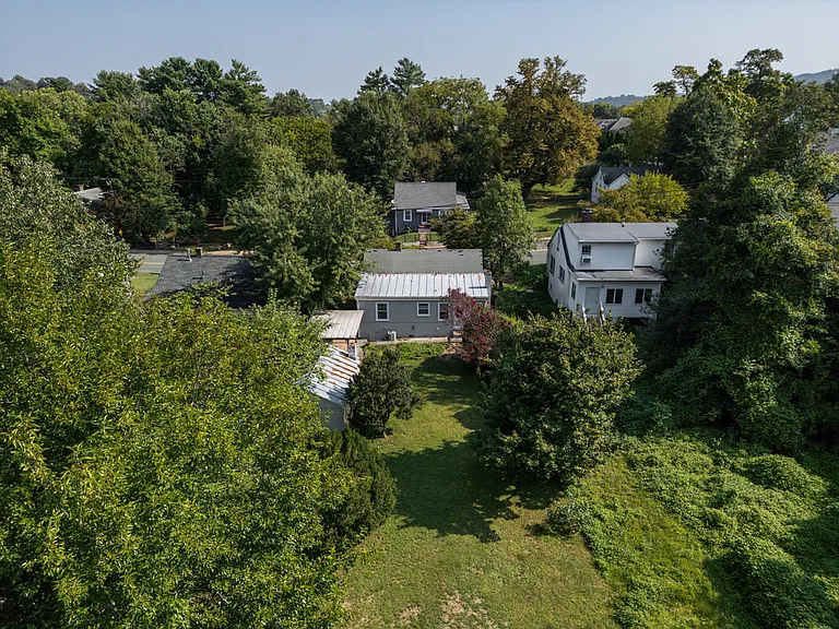 1322 Chesapeake St — Photo 14