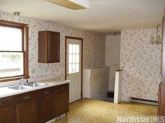 4th image of 814 Laurel Ave