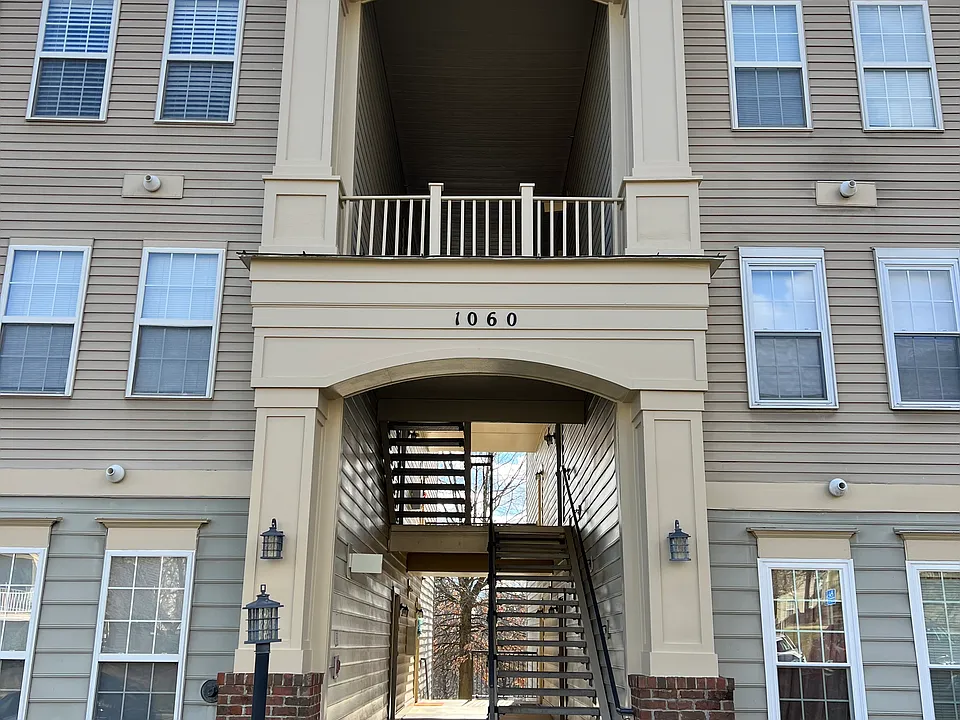 1060 Gardenview Loop #303