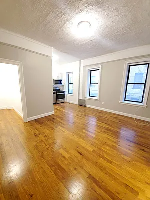 Rented by Smart NY Realty LLC | media 8