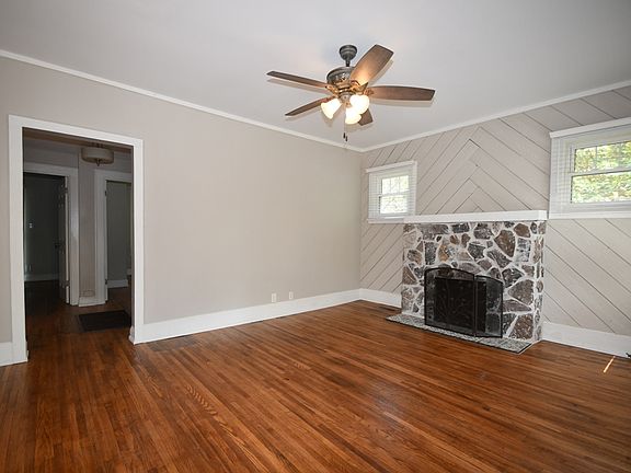 3rd image of 203 Elmwood Dr
