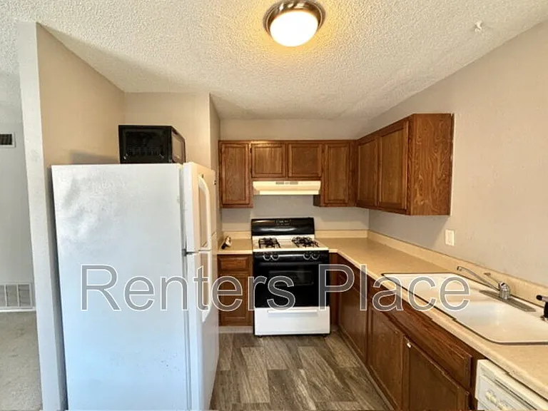 1436 E 38th St #B — Photo 7