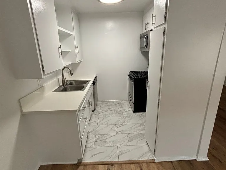 334 S. Hobart Blvd — Photo 13