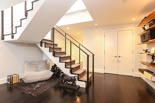 Sold by Avenue Sotheby's International Realty | media 12