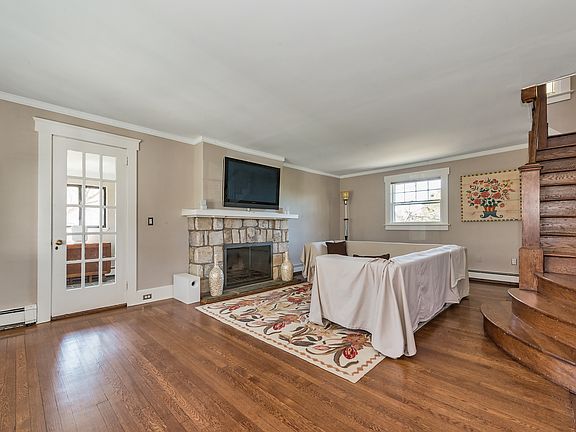 3rd image of 133 Bella Vista St