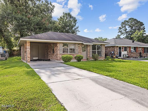3rd image of 309 Bell North Dr