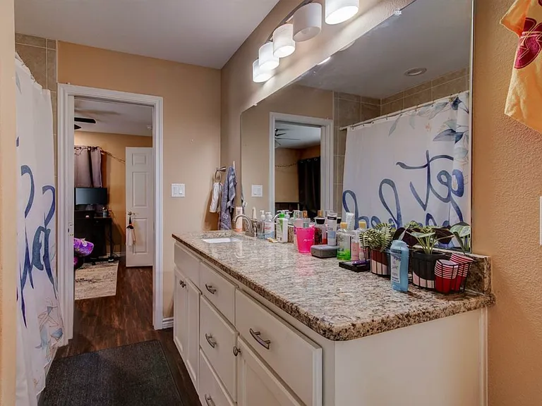 534 E Brockett St — Photo 10