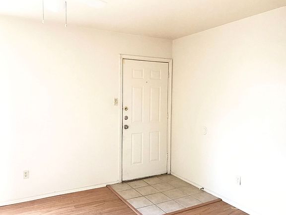 2nd image of 1709 Cedarhill Dr APT A