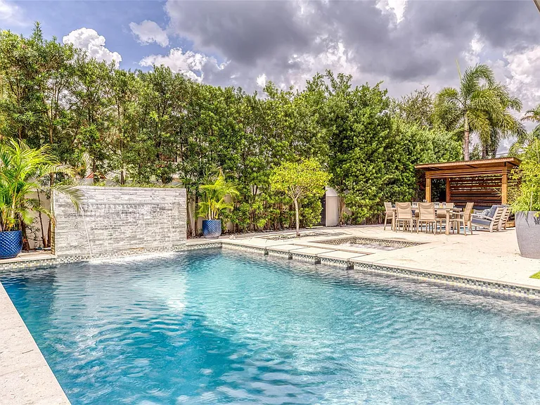524 Poinciana Dr — Photo 27