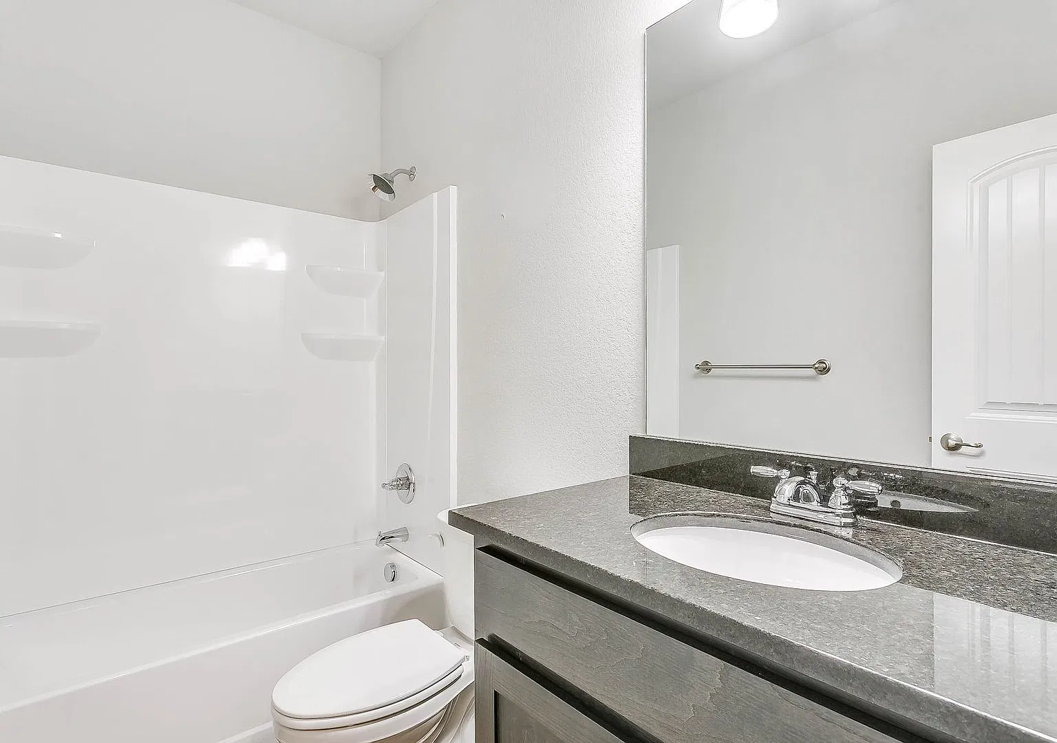 1/2 Off First Month's Rent! — Photo 4