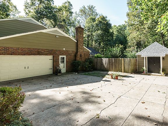 3rd image of 10500 Morehead Dr