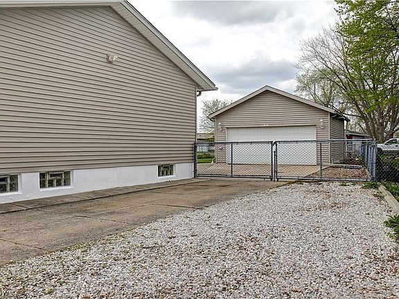 3rd image of 5872 Westbrook Dr